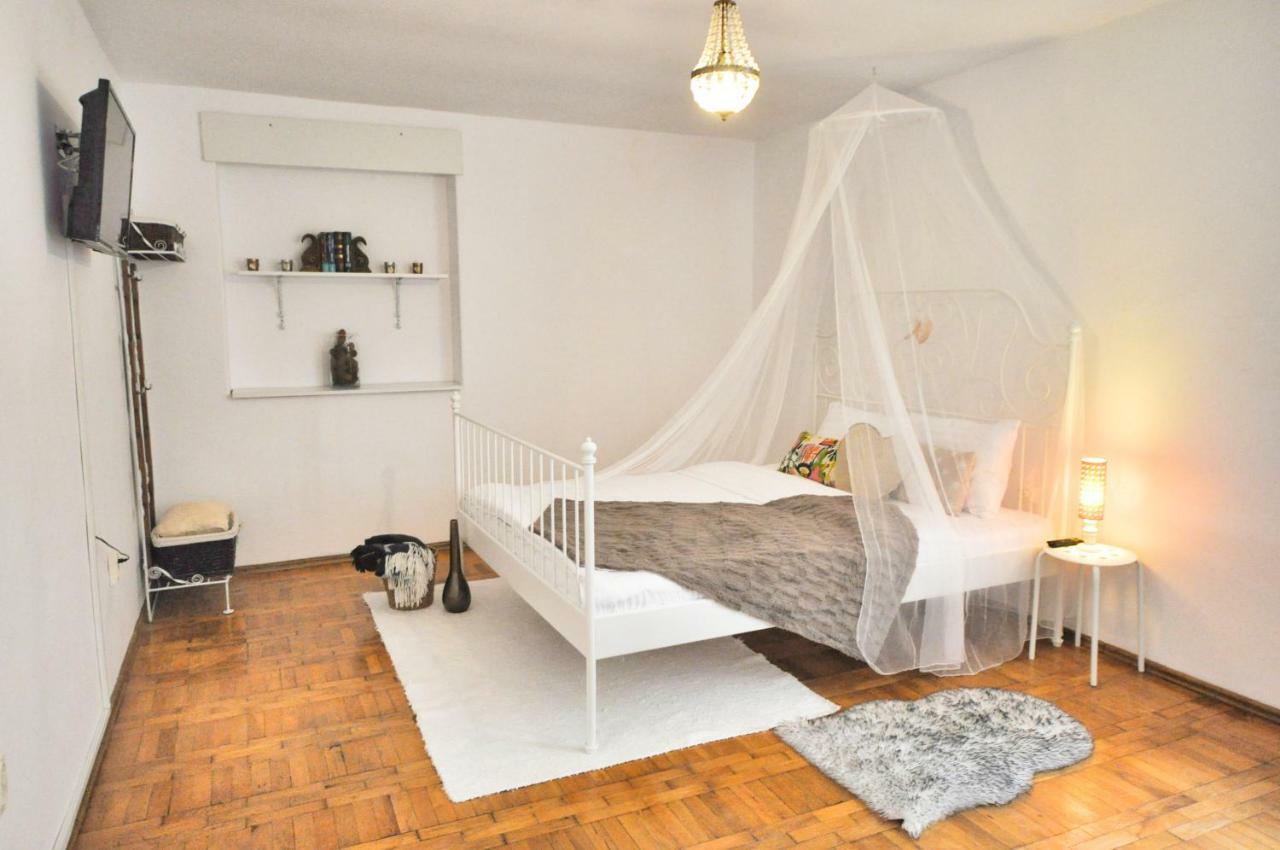 Pine House Appartement Braşov Buitenkant foto
