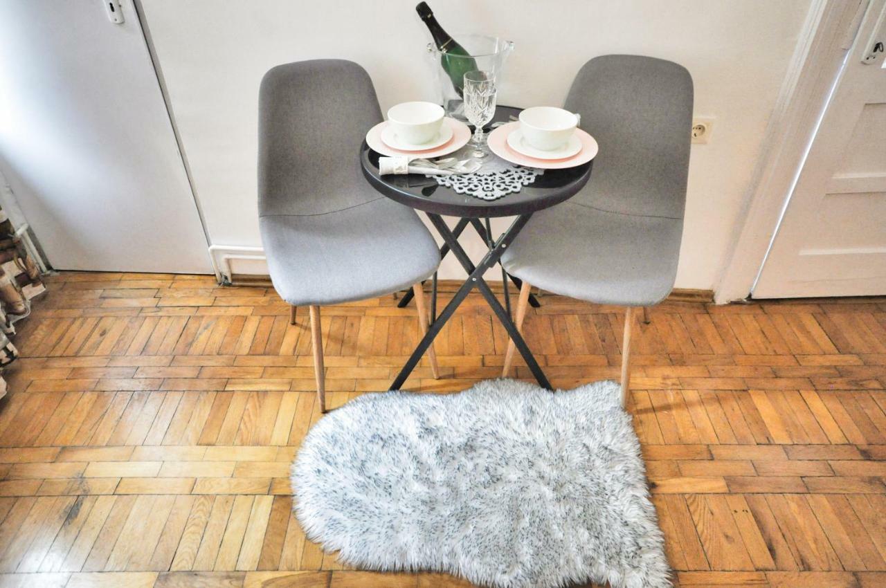 Pine House Appartement Braşov Buitenkant foto