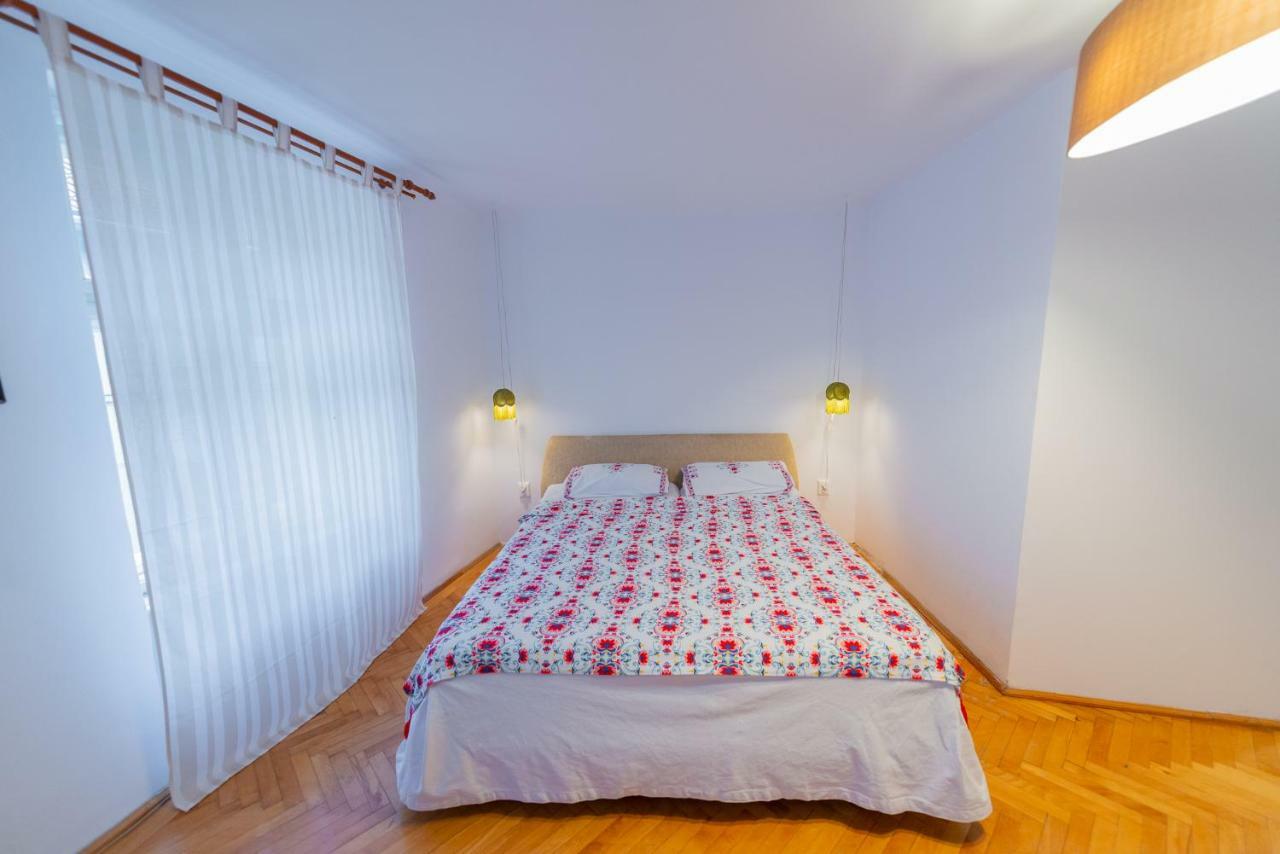 Pine House Appartement Braşov Buitenkant foto