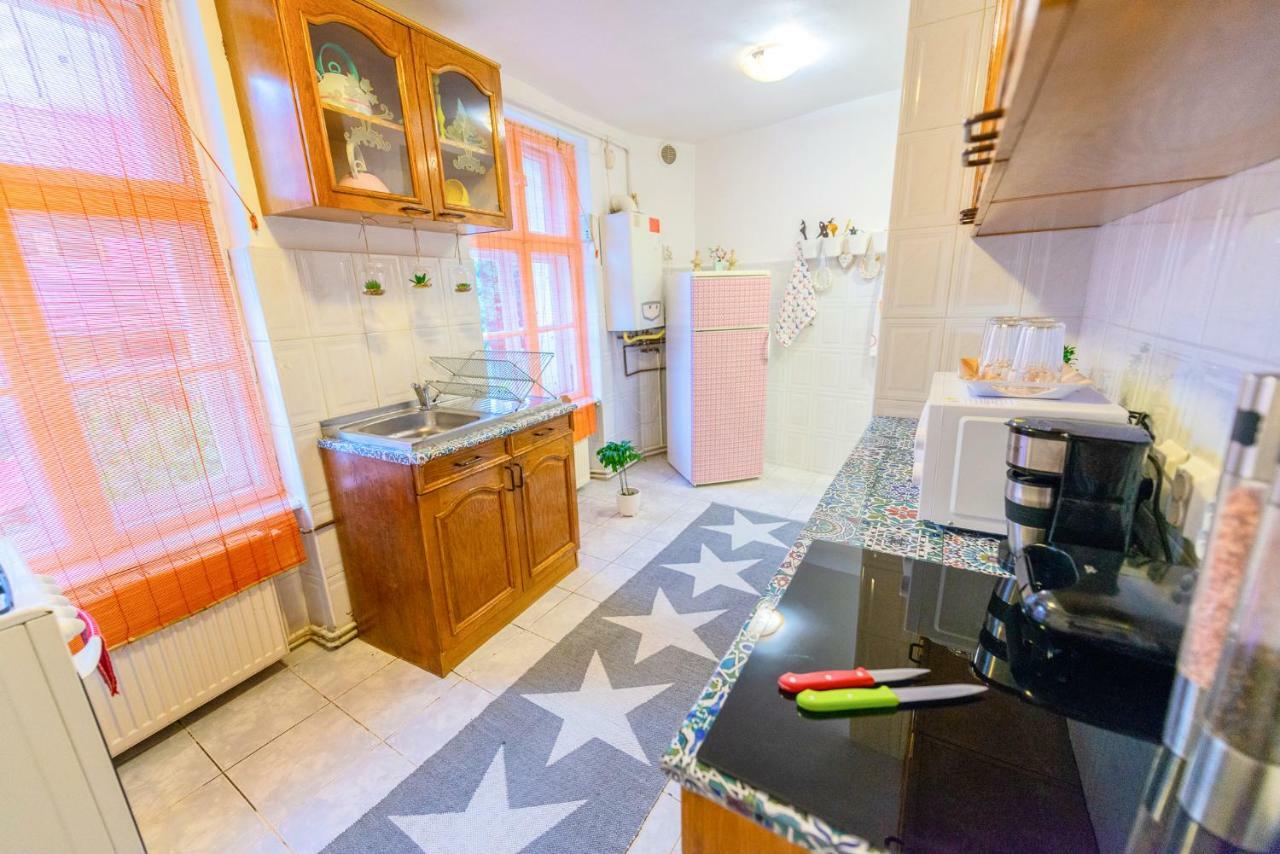 Pine House Appartement Braşov Buitenkant foto