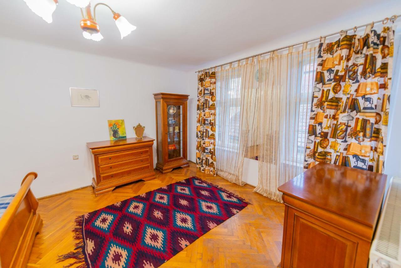 Pine House Appartement Braşov Buitenkant foto