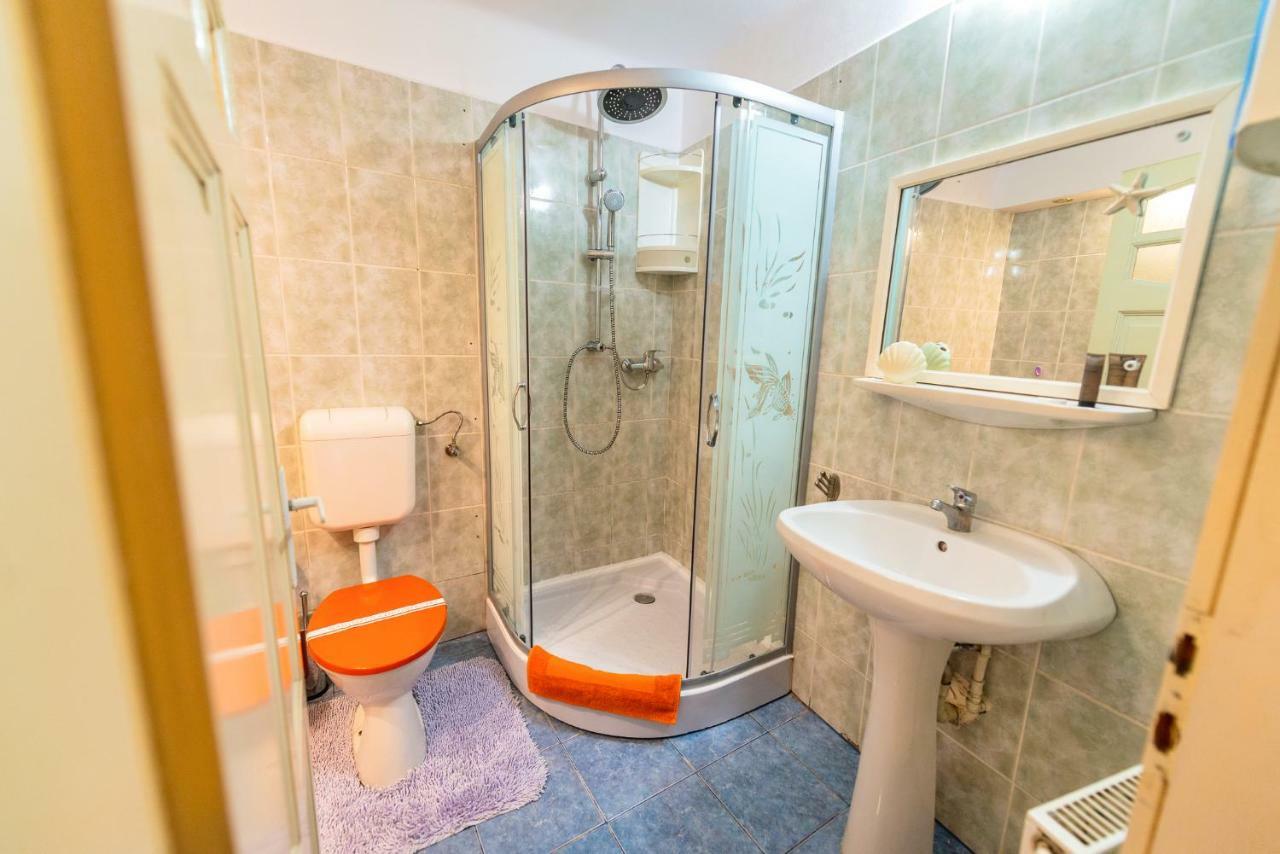 Pine House Appartement Braşov Buitenkant foto