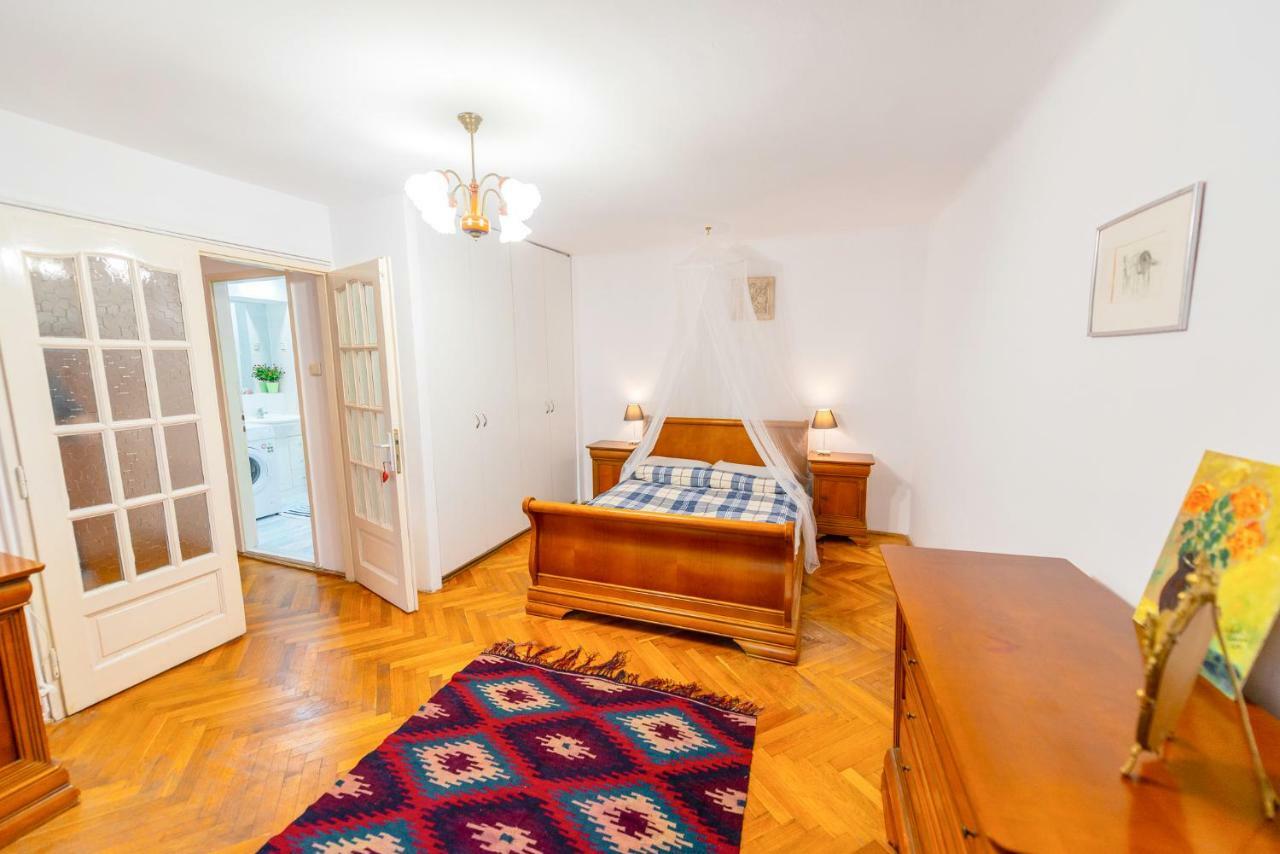 Pine House Appartement Braşov Buitenkant foto