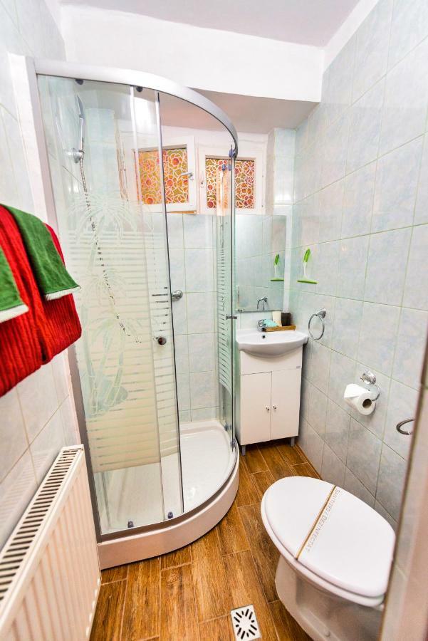 Pine House Appartement Braşov Buitenkant foto